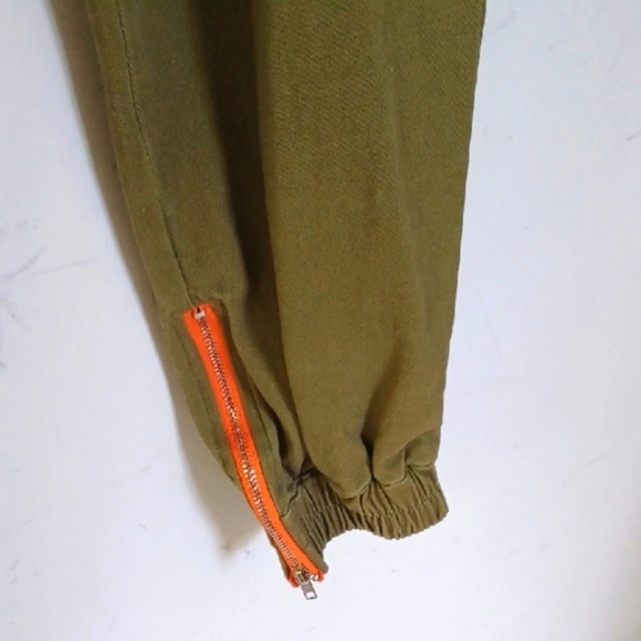 Women's Olive Cargo Pants, Small - Picture 6 of 8